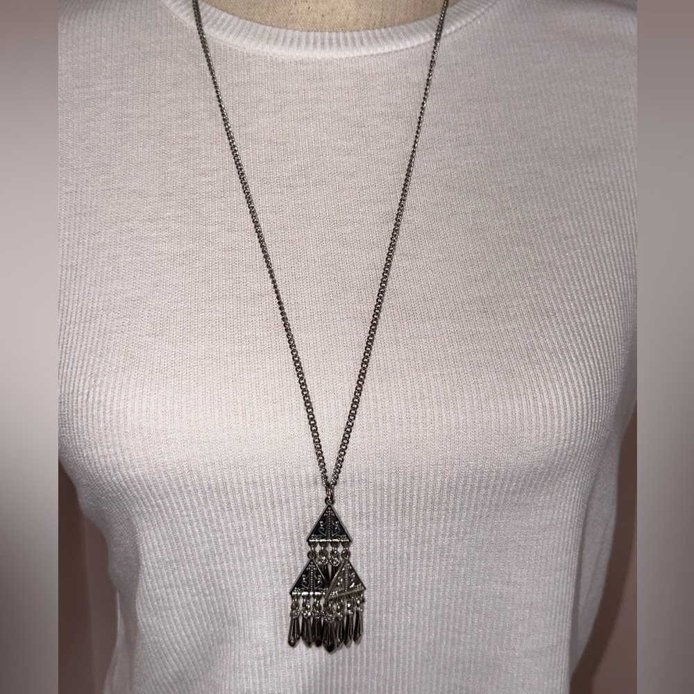Elegant Silver Geometric Pendant Necklace